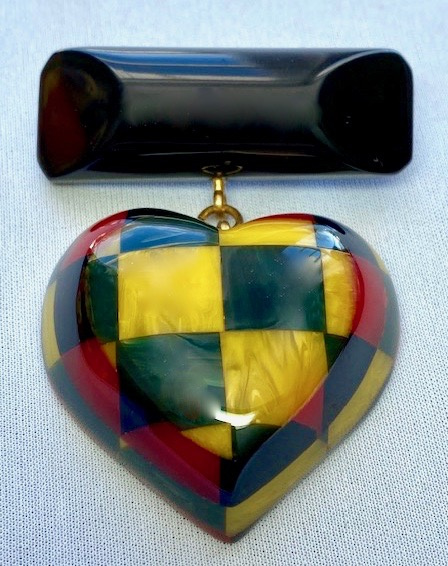 SZ40 Shultz 4 layer checkerboard heart on bar pin